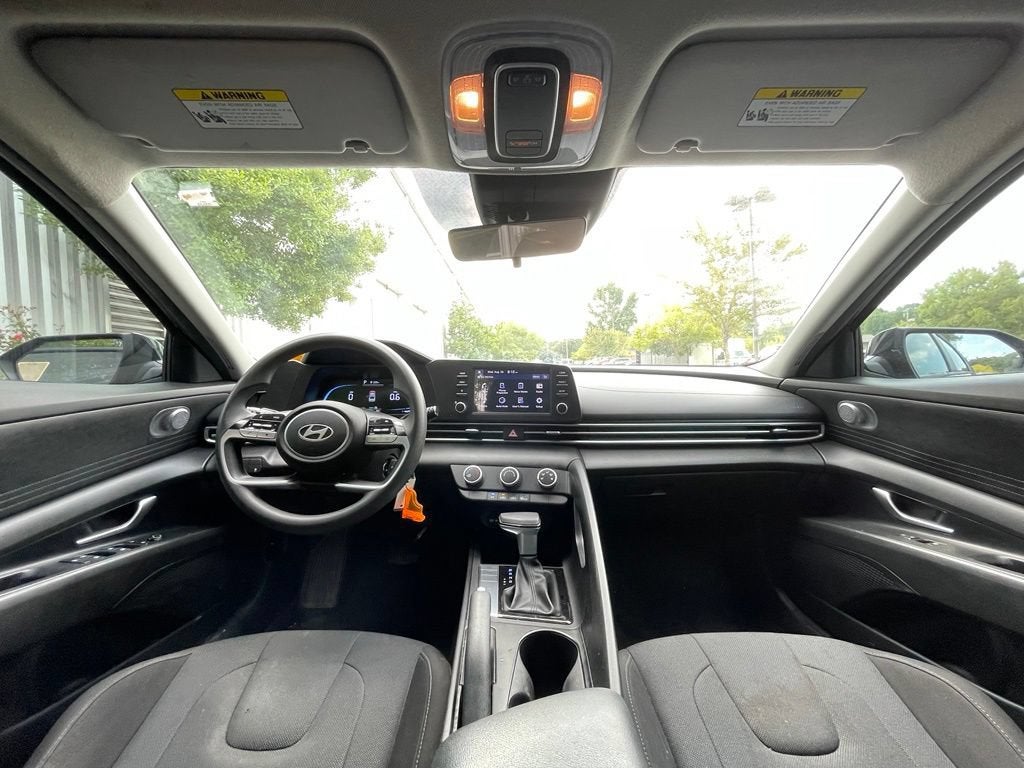 2025 Hyundai ELANTRA SE
