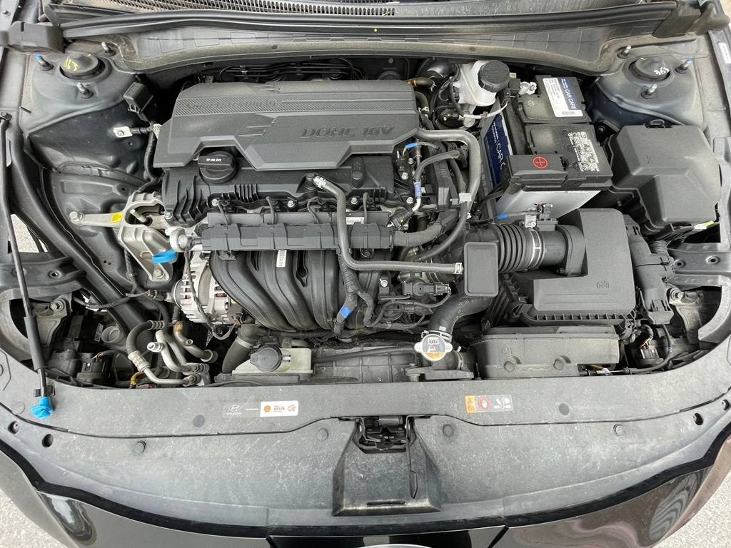 2025 Hyundai ELANTRA SE
