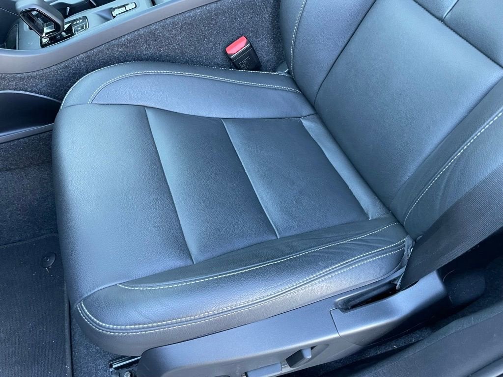 2025 Volvo XC40 Core Bright Theme