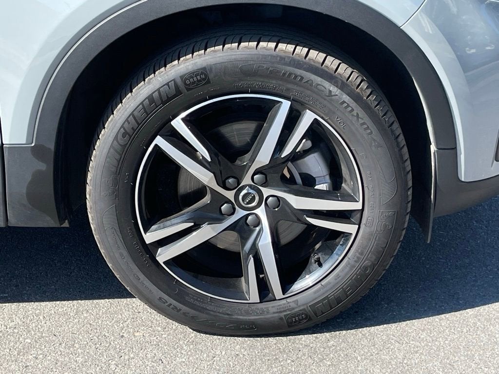 2025 Volvo XC40 Core Bright Theme