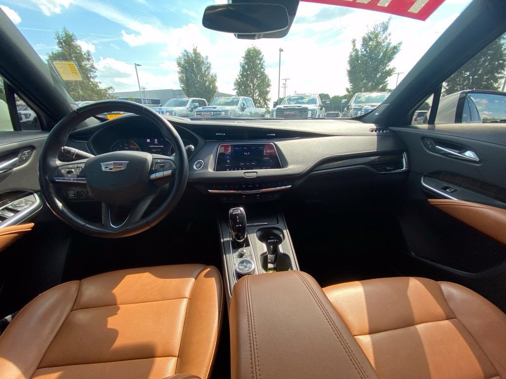 2022 Cadillac XT4 FWD Premium Luxury