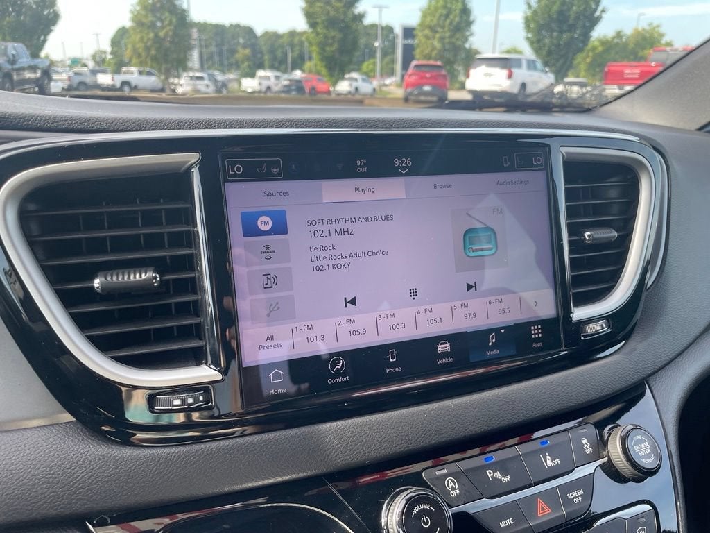 2025 Chrysler Pacifica Select