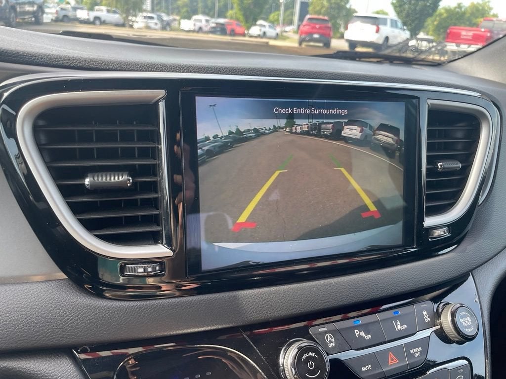 2025 Chrysler Pacifica Select