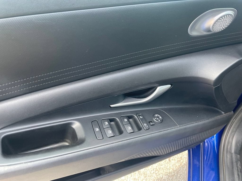 2022 Hyundai ELANTRA SE