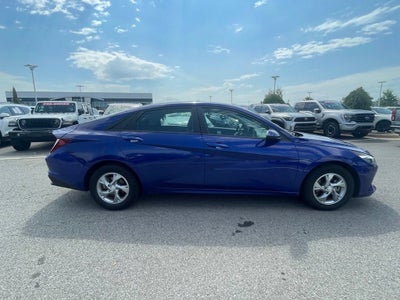 2022 Hyundai ELANTRA SE