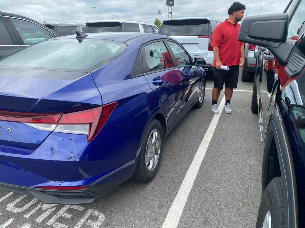 2022 Hyundai ELANTRA SE