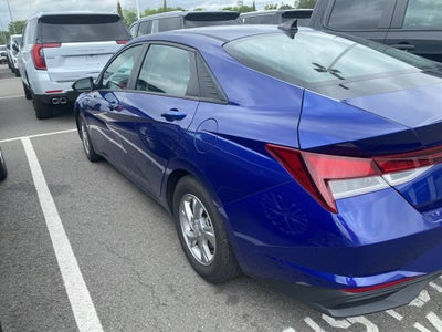 2022 Hyundai ELANTRA SE