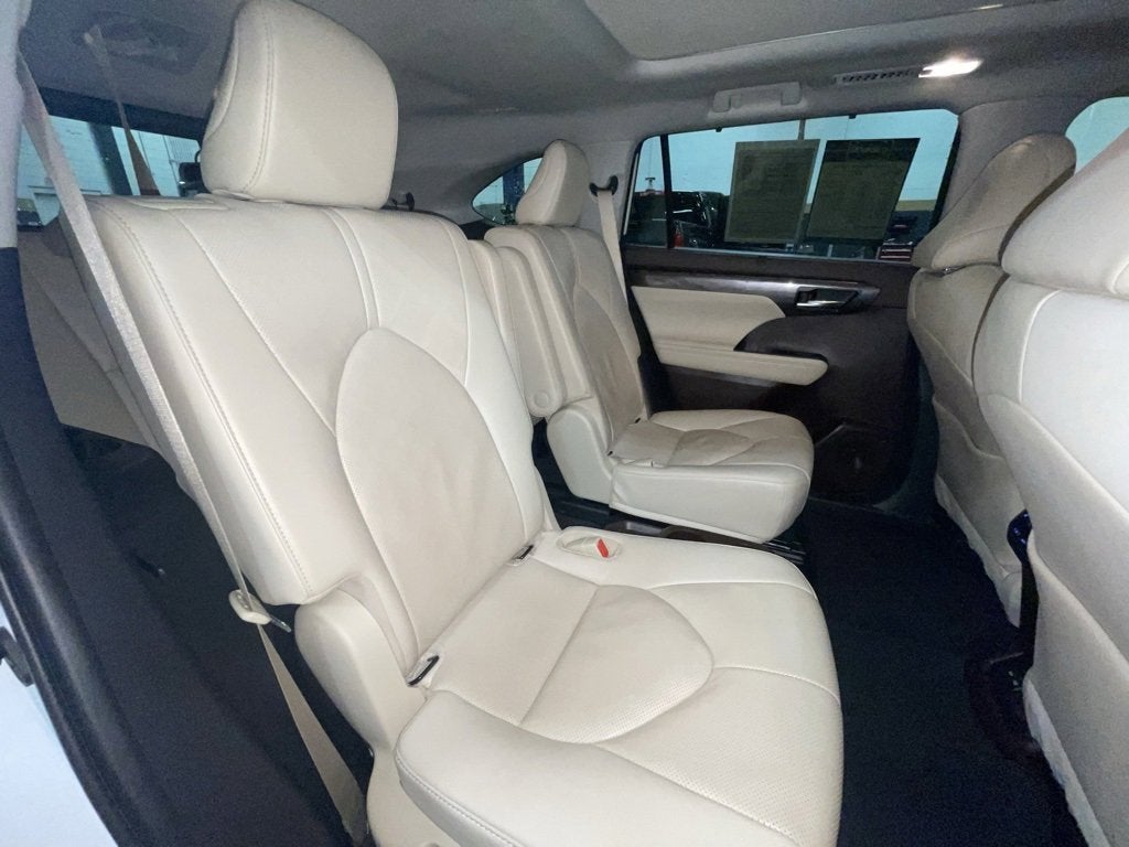 2022 Toyota Highlander Platinum