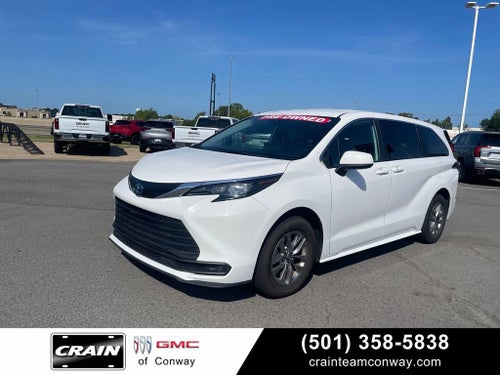 2025 Toyota Sienna LE