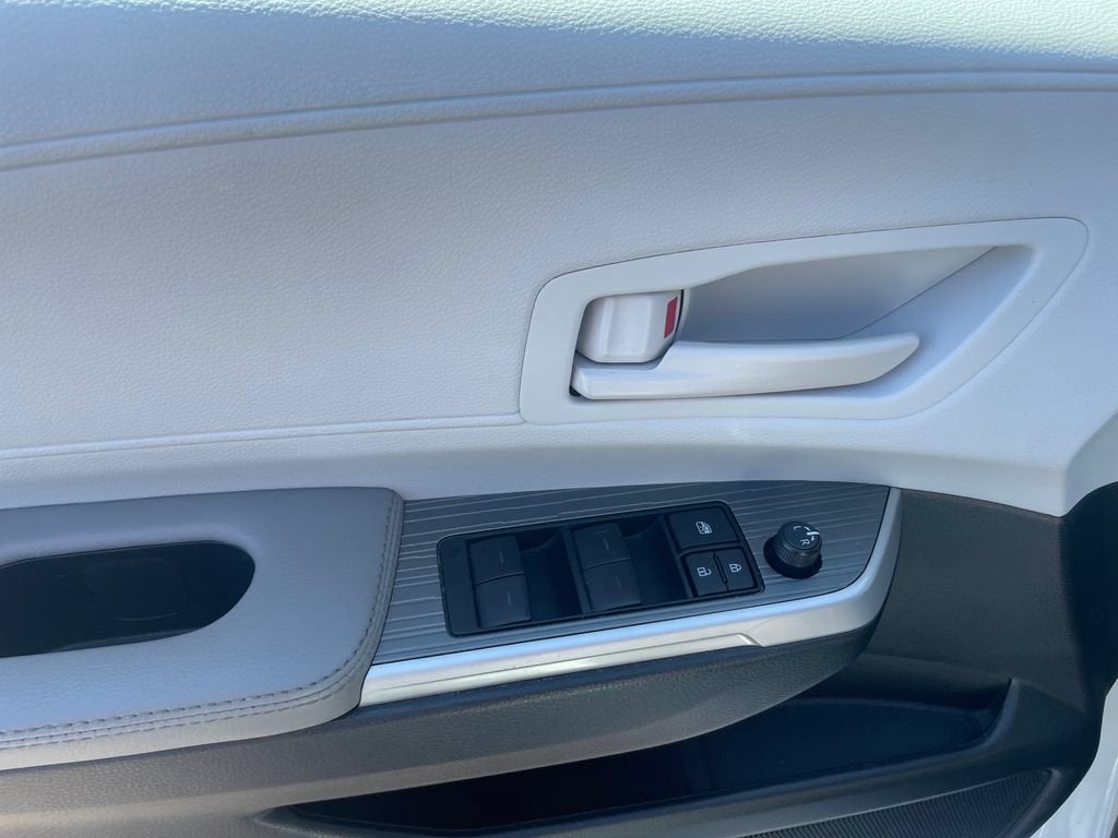 2025 Toyota Sienna LE