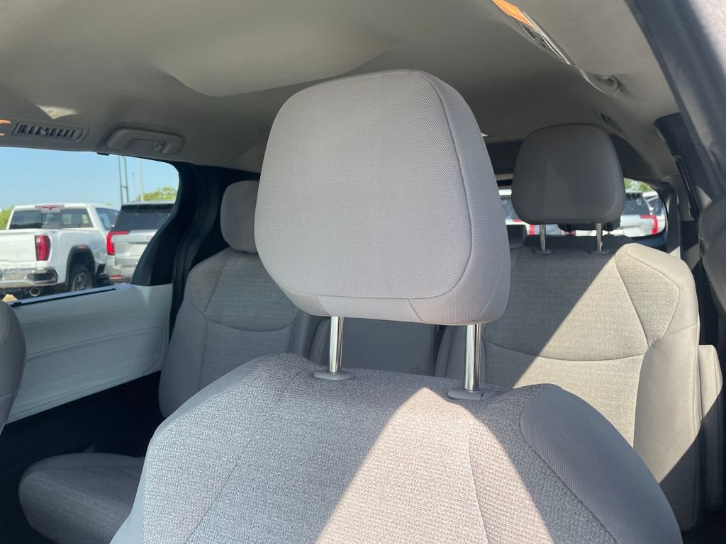 2025 Toyota Sienna LE
