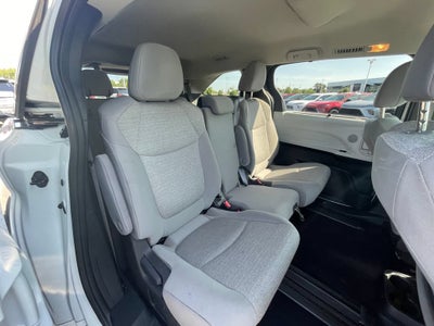 2025 Toyota Sienna LE