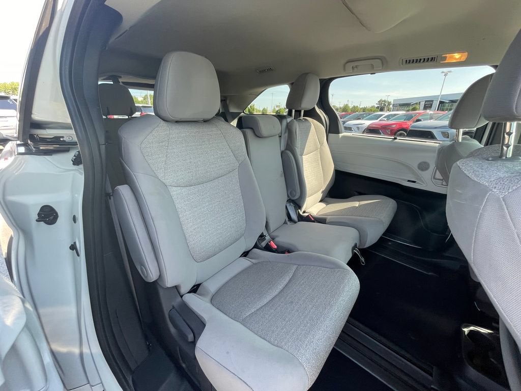 2025 Toyota Sienna LE