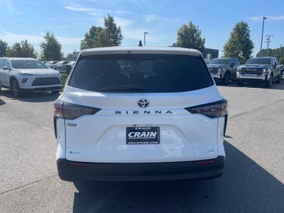 2025 Toyota Sienna LE