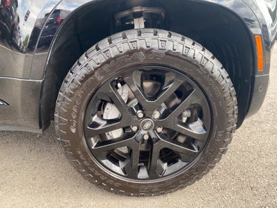2025 Land Rover Defender Outbound