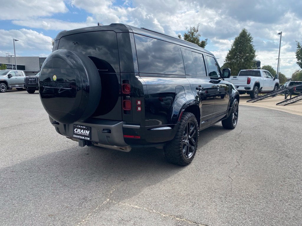 2025 Land Rover Defender Outbound