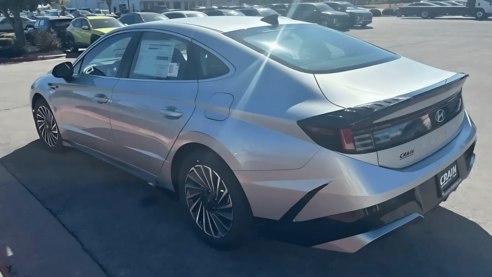 Side View of the 2025 Hyundai Sonata Hybrid