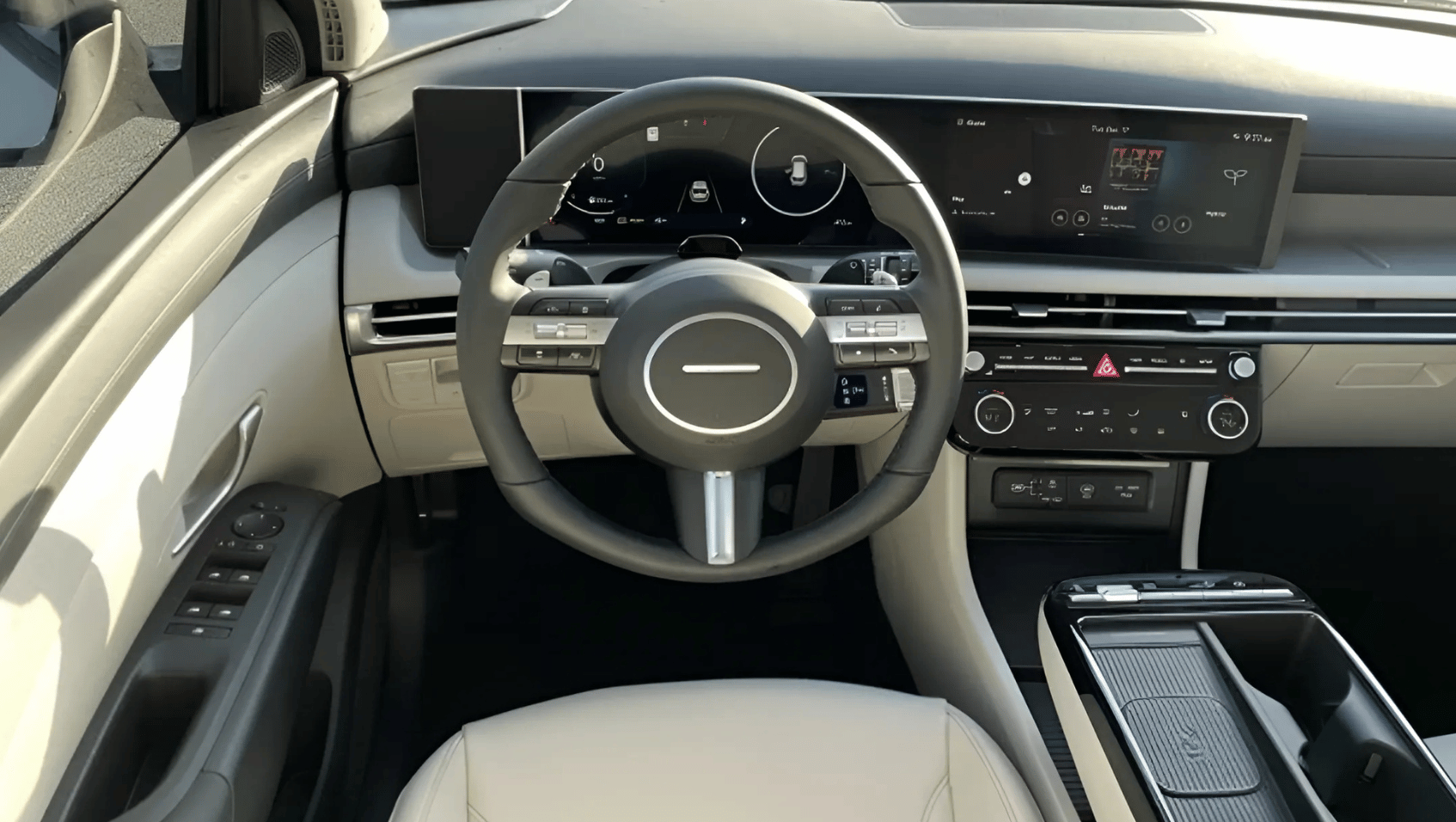 Interior View of the 2025 Hyundai Tucson Hybrid